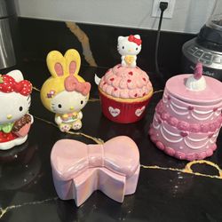 Hello Kitty Ceramics & Bow Cake 