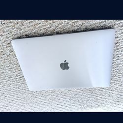 2022 MacBook Pro 13in M2 8g