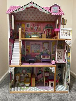 KidKraft Dollhouse with Accessories – Great Condition!