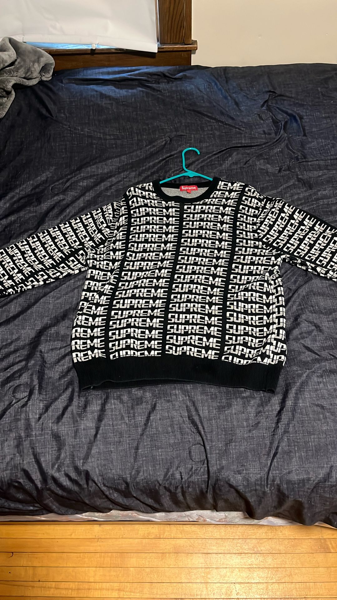 Supreme Repeat Sweater, Size  Large
