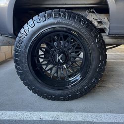 22” Wheels + 37” Nitto Ridge Grapplers – Fits 1999–2025 F250/F350 Super Duty – Only 1K Miles