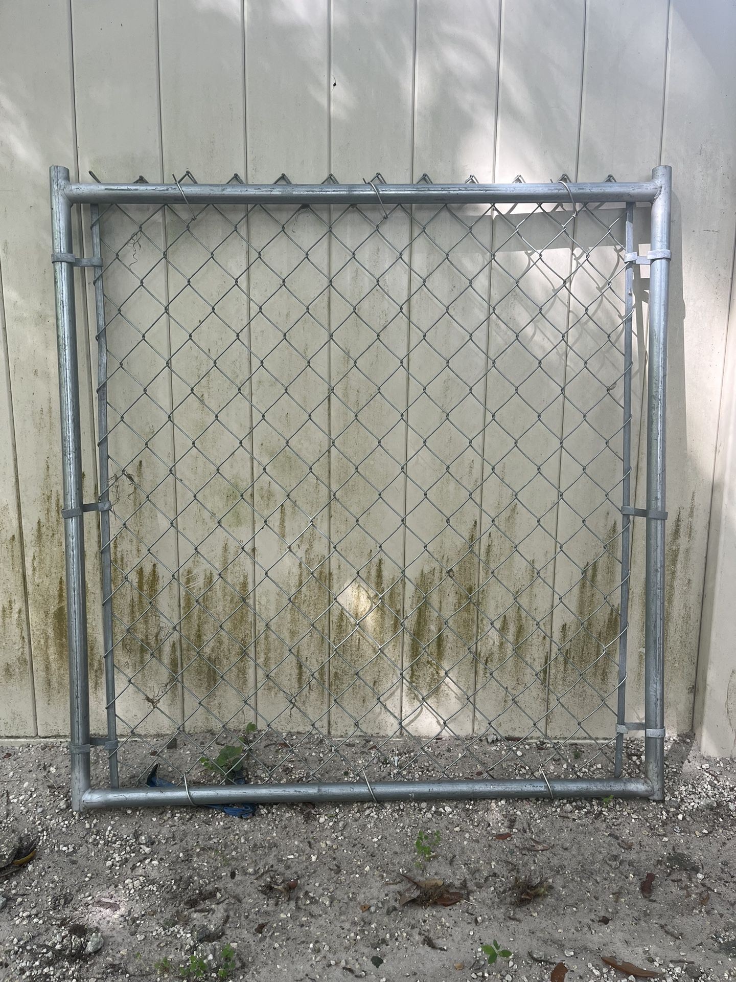 2 Chainlink Gates