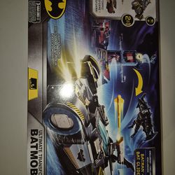 DC Comics Batman Figure Gotham City Guardian Playset 4-in-1 Lights & 40+ Sounds