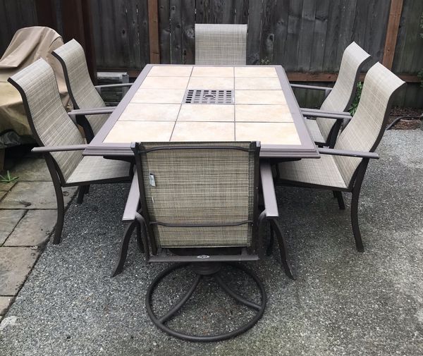 Hampton Bay Outdoor Patio Dining Table and 6 Chairs for Sale in Renton