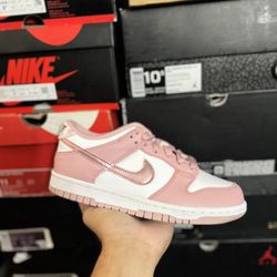 DS Nike Dunk Low Velvet size 4Y 5.5W