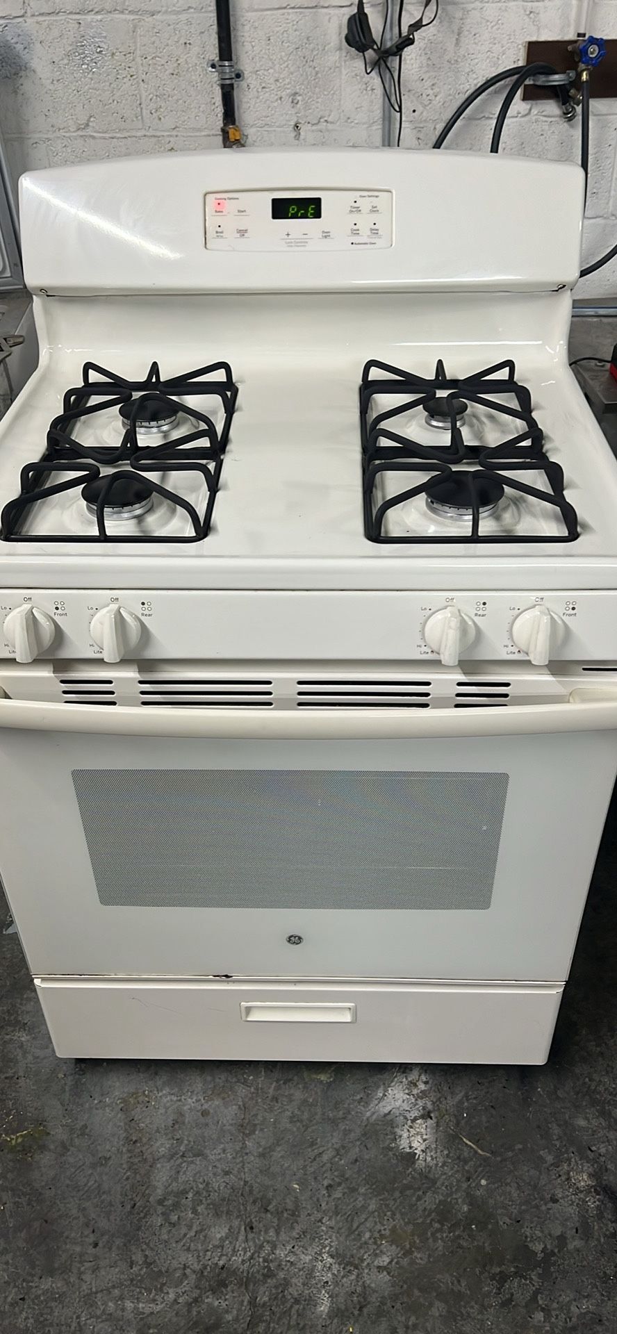 30”in Gas Range Use Like New Perfec Working