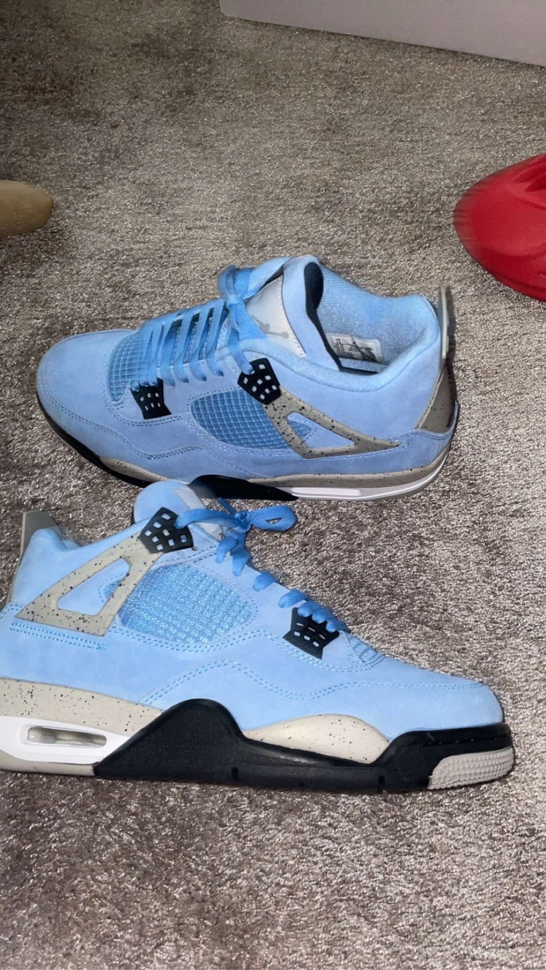 Jordan 4 University blue UNC