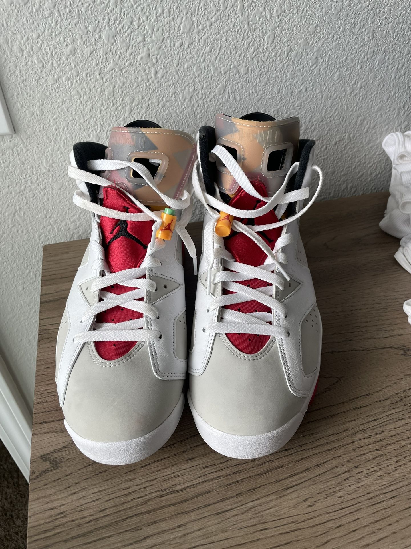 AIR JORDAN 6 RETRO "HARE" Size 9.5