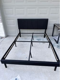 Se vende respaldo de cama full color negro es nuevo por $65
