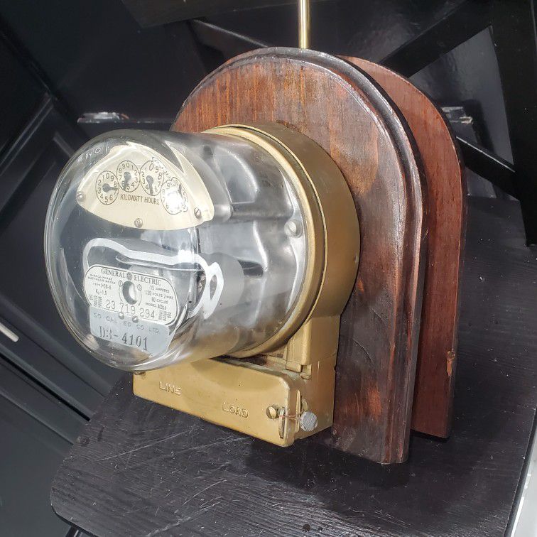 ANTIQUE ELECTRIC POWER METER  LAMP WORKS AND SPINS WALL MOUNTED LAMP VINTAGE INDUSTRIAL MACHINE AGE