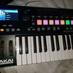 Akai Advance 25