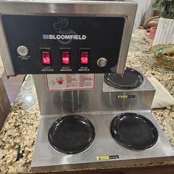 Bloomfield Coffee/Koffee King three pot maker warmer 1800 watts
