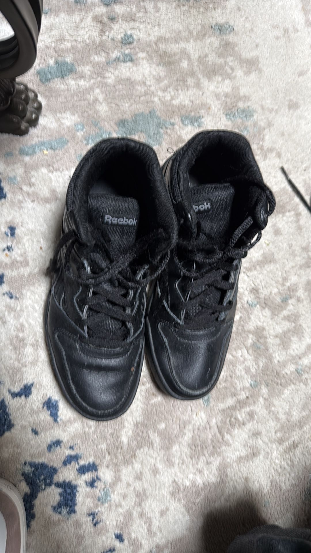 Reebok men men shoes size 9 1/2 pre-owned