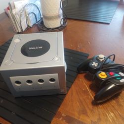 GameCube With Game +1 Controller