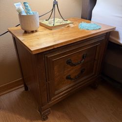 Night Stands / End Tables 