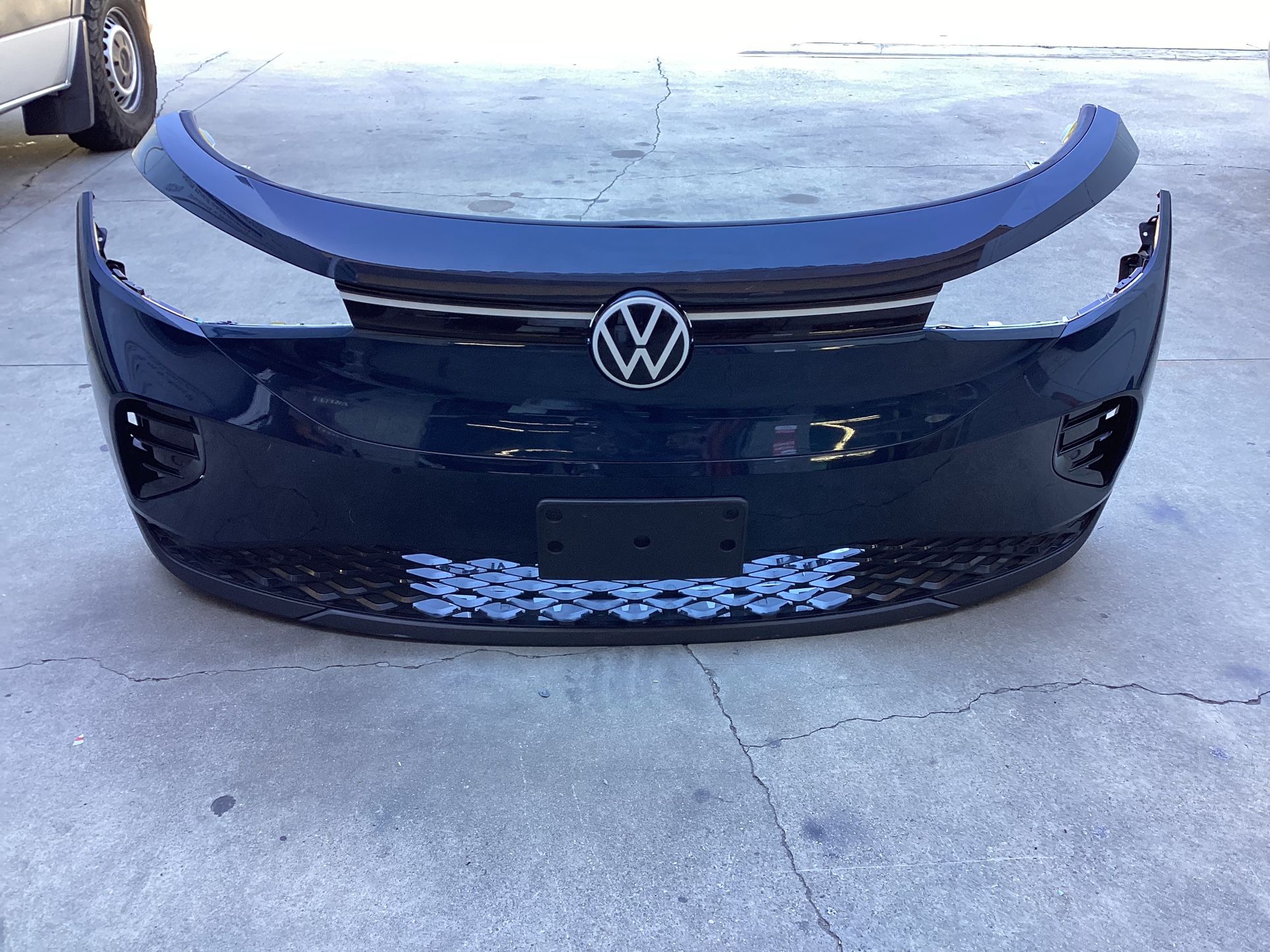 2021-2022-2023 VOLKSWAGEN ID.4 FRONT BUMPER COMPLETE W/SENSOR W/LED LIGHT OEM