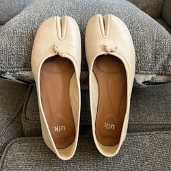 Ulanka Tabi-style leather ballet flats Size UK38 (US 8)distinctive split-toe design. Soft & cozy