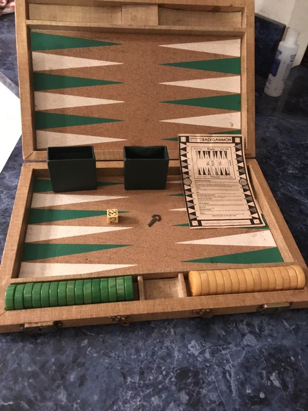 Vintage Crisloid Bakelite Backgammon set swirl green and swirl butterscotch pieces in case