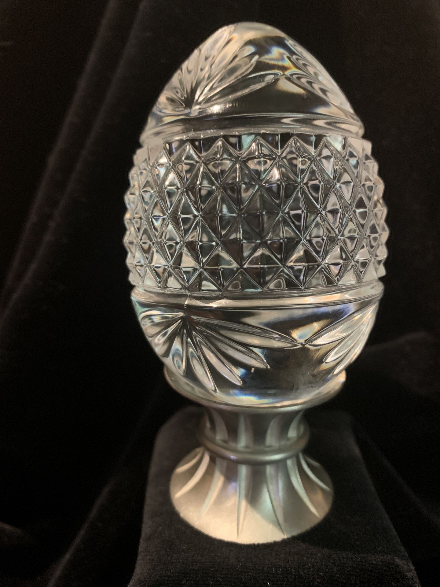 Avon Majestic 24% Lead Crystal Clear Glass Egg W/Pewter Stand 1993