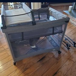 Halo DreamNest Plus Pack And Play / Crib