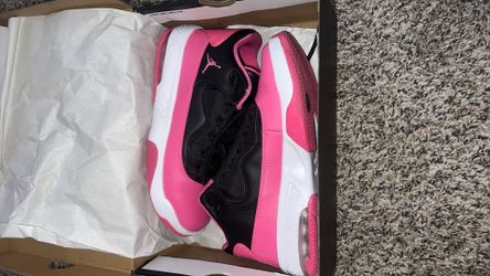 Woman’s Air Jordan Max Aura 2 GS 'Black Pinksicle'