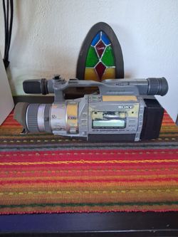Sony CCD-VX3 Hi8 Camcorder – Untested / Function Unknown