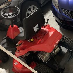 riding lawnmower Like New