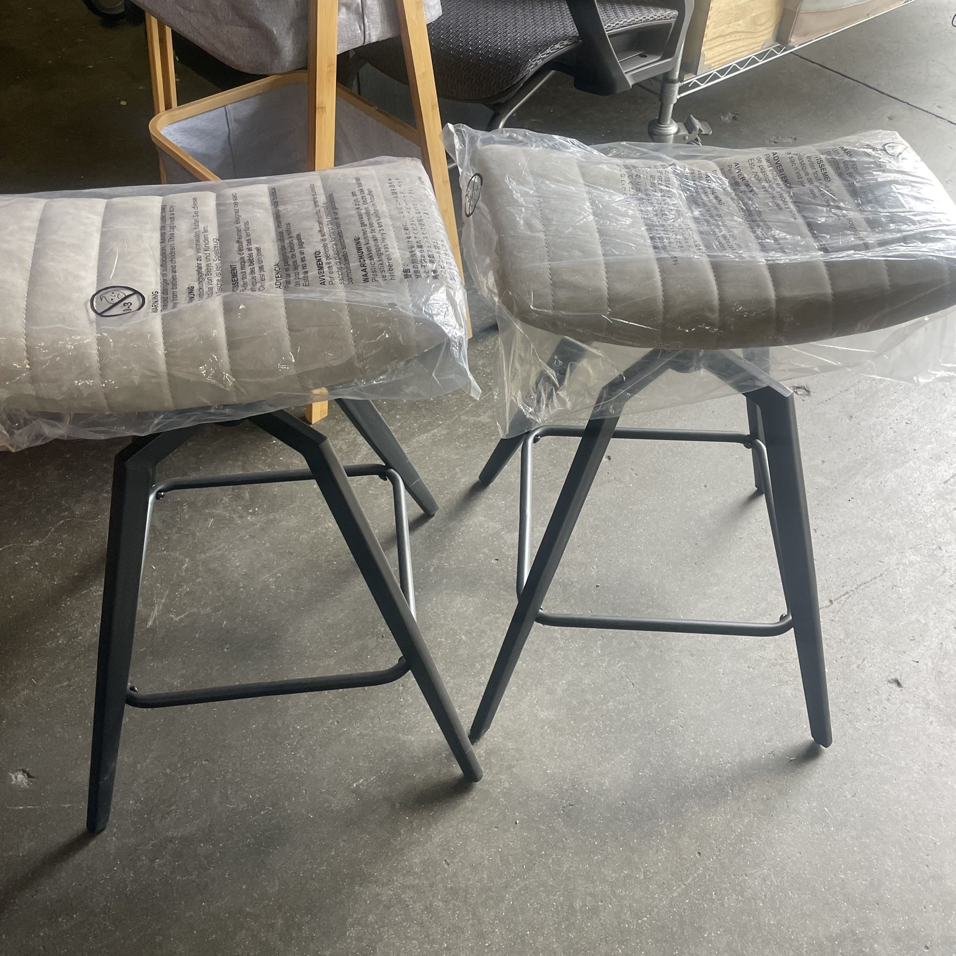 BAR STOOL - Set Of 2 Swivel Bar Stools 24” Height