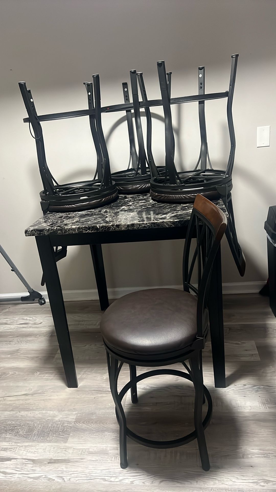 Dining Table & 4 Bar Stool Chairs