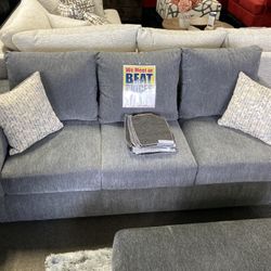 Lovely Customizable Sleeper ✨💙 Easy Financing Available ✨🤍 Free Delivery 🚚 