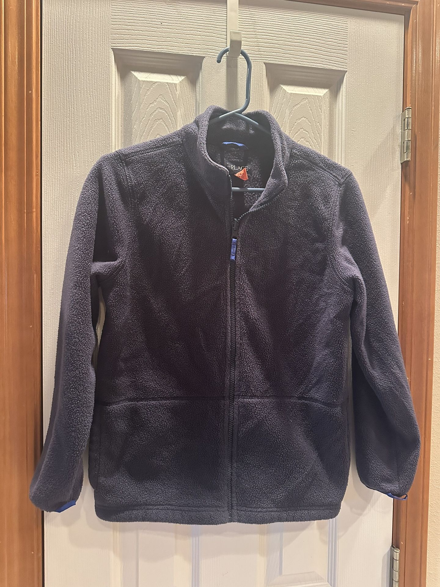 🙍🏻♂️Boys Size 10/12 Kids Zippered Navy Blue Fleece Jacket with pockets by Children’s Place