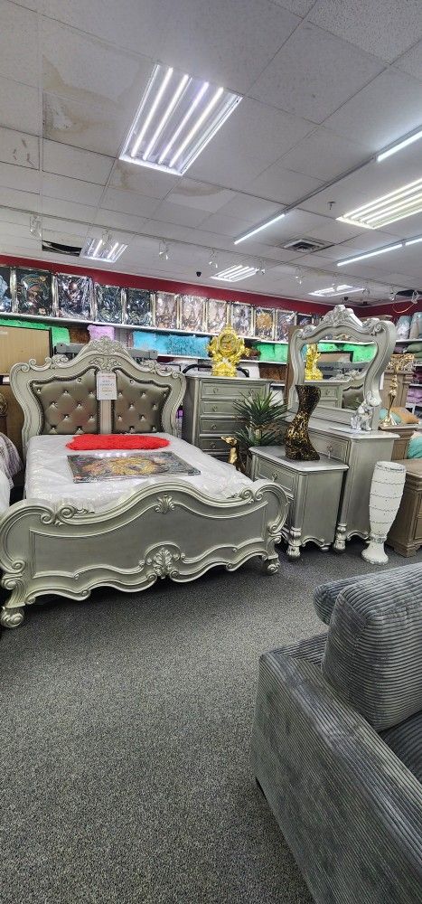 Queen Bedroom Set