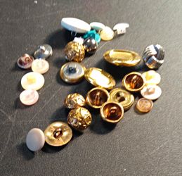 VTG Mixed Lot Sewing Buttons 25 pc Multicolor Assorted Styles Crafts