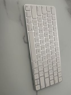 Apple A2450 Keyboard (light Use) 