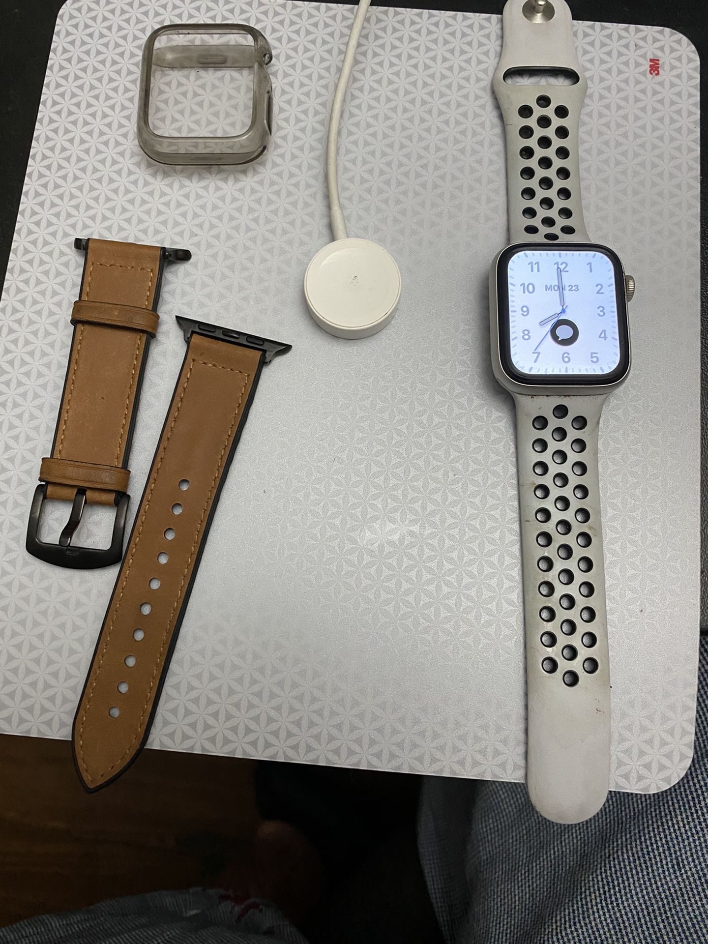 Apple Watch Series 4 GPS + Cellular 44mm Nike + O.B.O