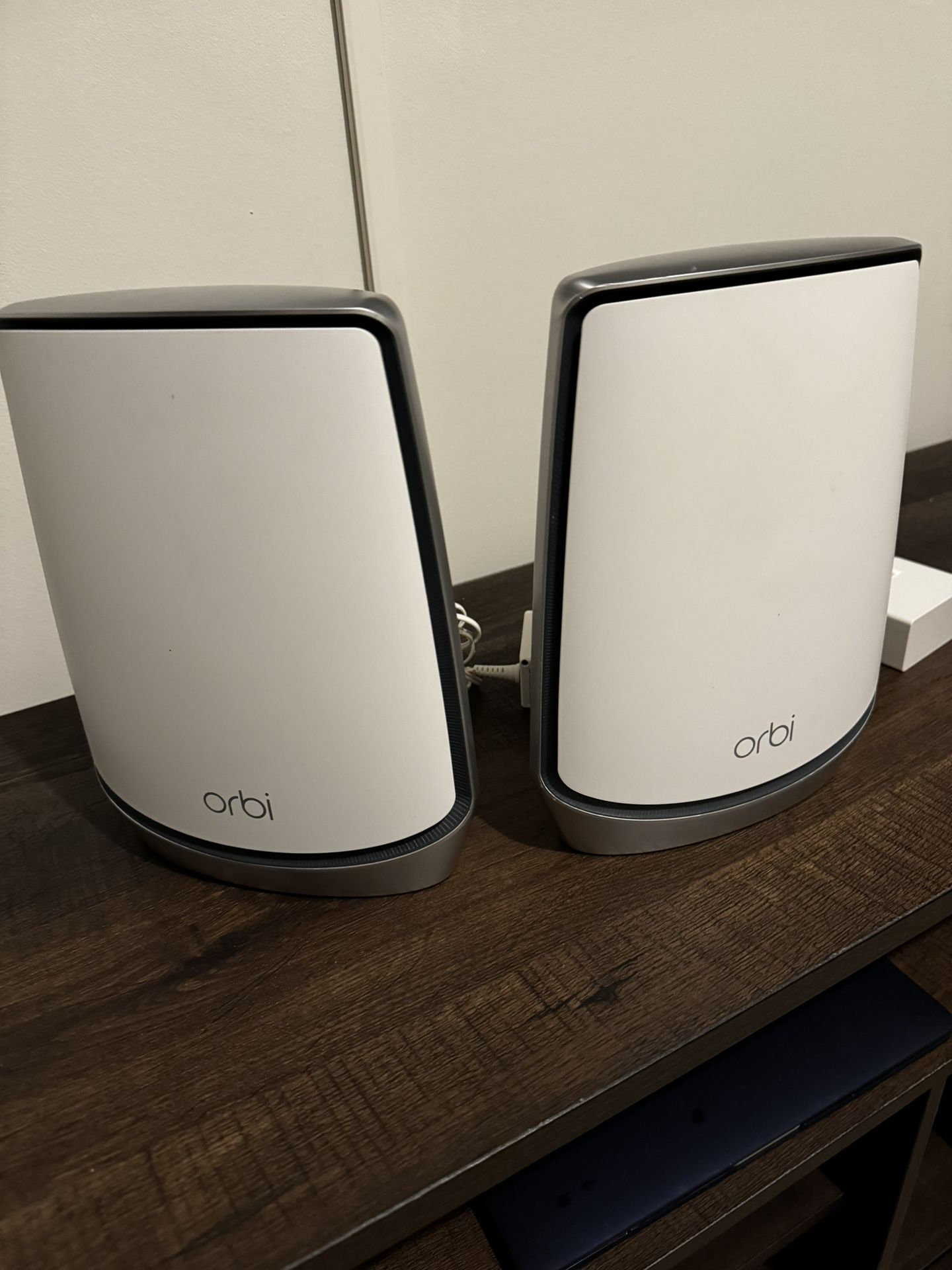 Orbi 850 Series Tri-band WiFi 6 Mesh System, 6Gbps, Router + 1 Satellite