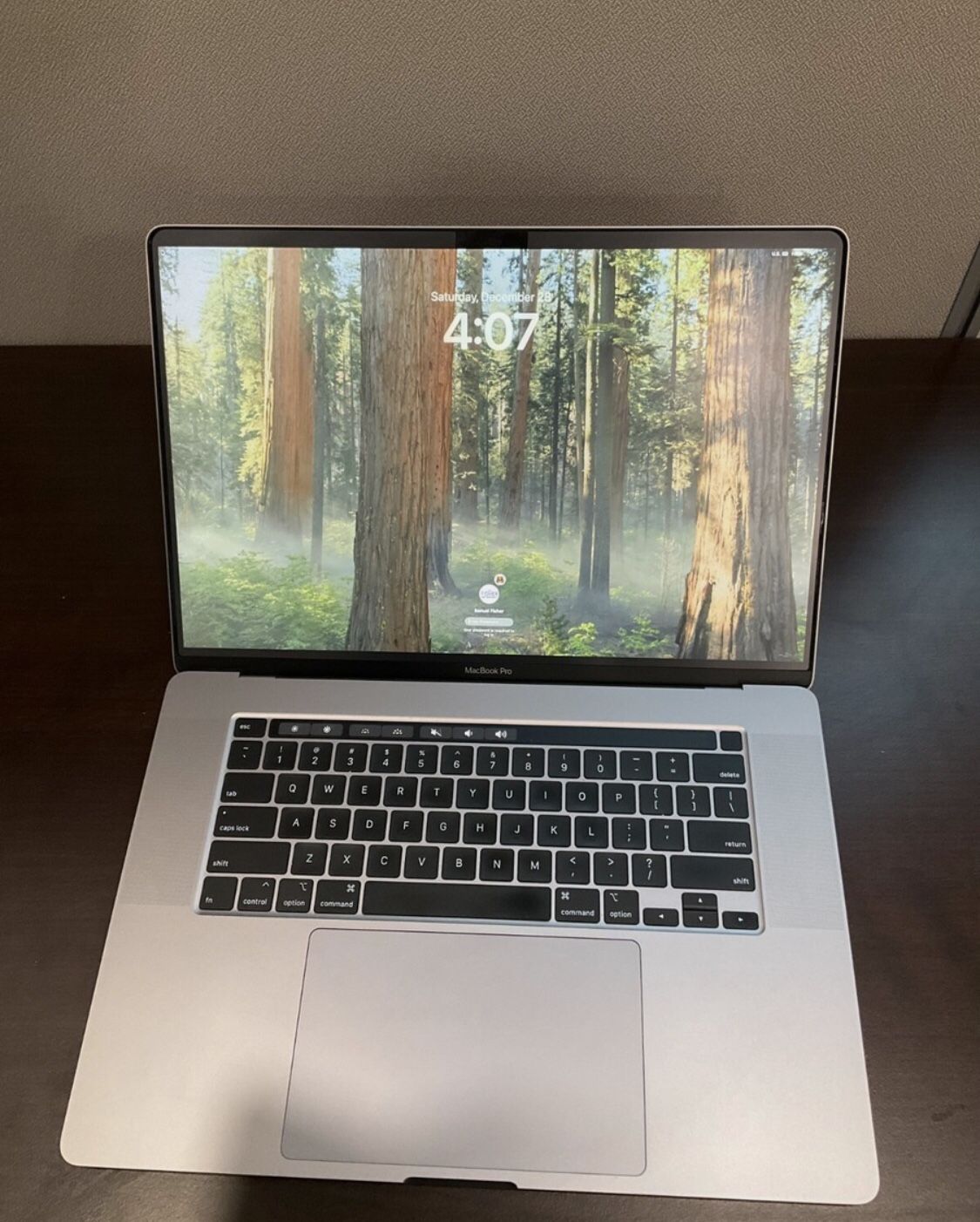 MacBook Pro 16 Inch Touchbar Retina With Extras 