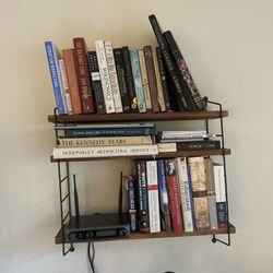Floating bookshelf