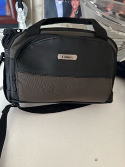 Canon , video Camera very good condition, it has everything