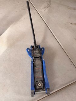2  1/4 Ton floor Duralast floor jack