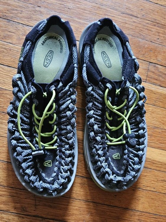 Keen Shoes Sz 8-9