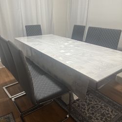 Dinging table with 8 chairs