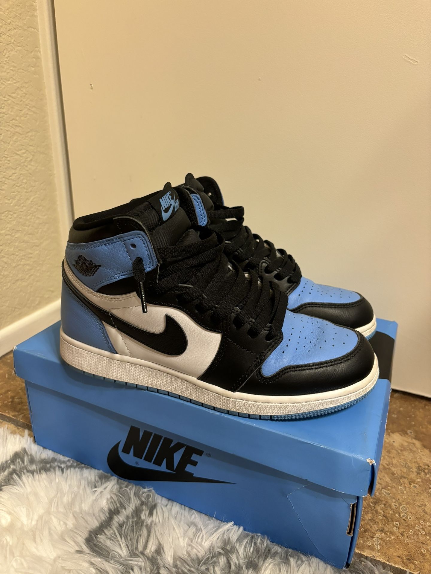 Air Jordan 1 UNC toe 