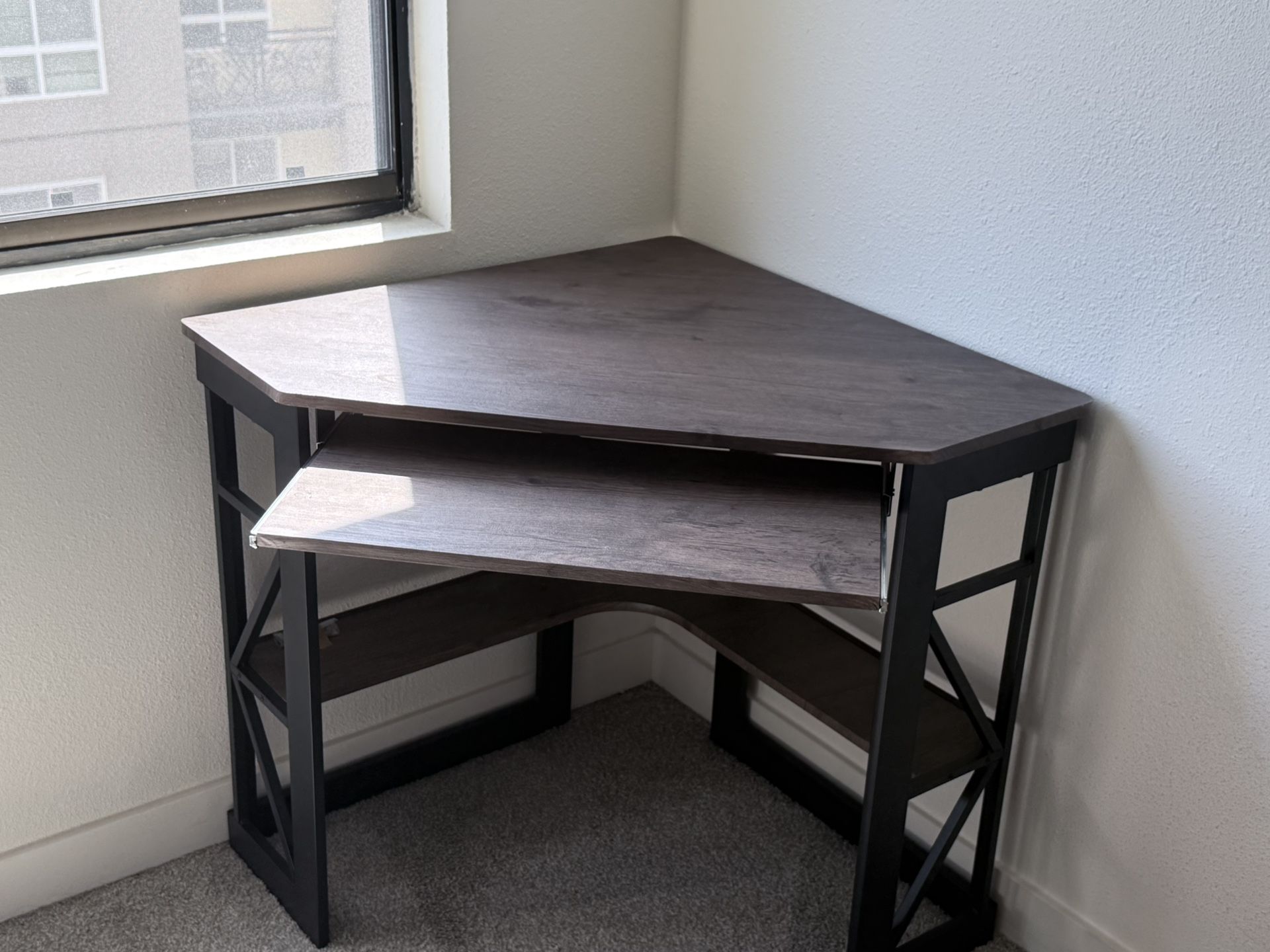 Office corner desk and chair