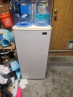 Small Freezer (Works)