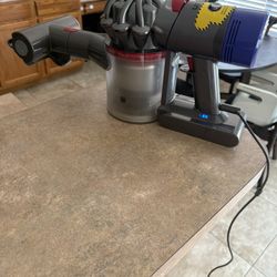 Dyson v8 Cordless Vacuum