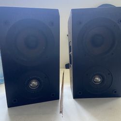 Polk Audio Bipole / Dipole On Wall Surround Speakers