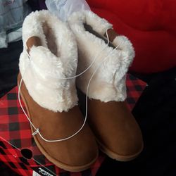 Fur ankle boots size 9