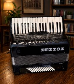Hohner Bravo  III 72 bass Accordion