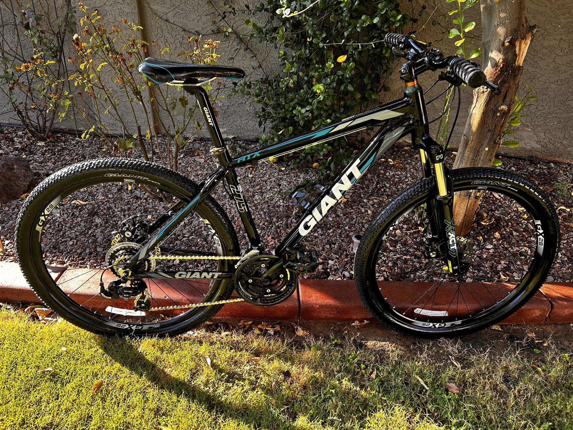 GIANT ATX 27.5 2 Lightweight Mountain Bike with 27.5” Wheels, Disc Brakes, NEW Cables-Chain-Tubes, plus a FULL Tune-Up – CLEAN!